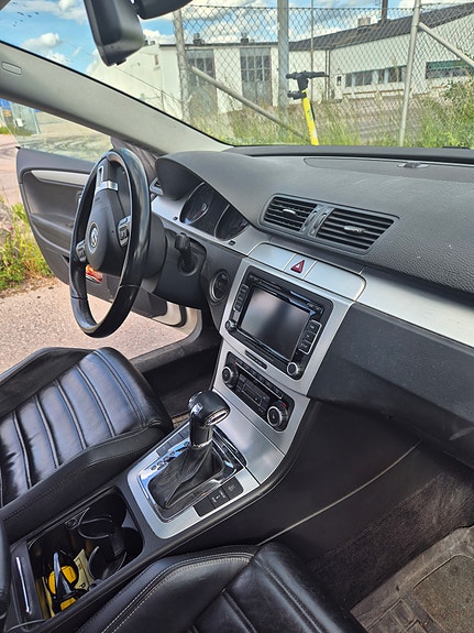 Volkswagen Passat CC 4 of 5
