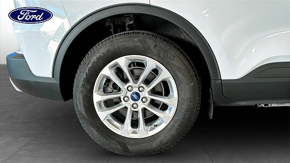 Ford Kuga 9 of 12
