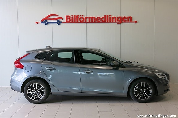 Volvo V40 2 of 5