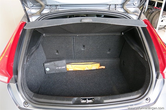 Volvo V40 12 of 12