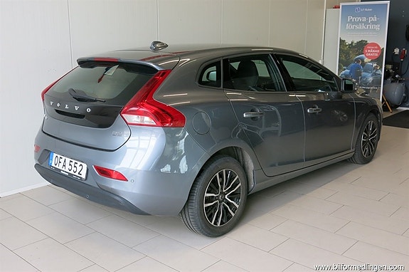 Volvo V40 4 of 5