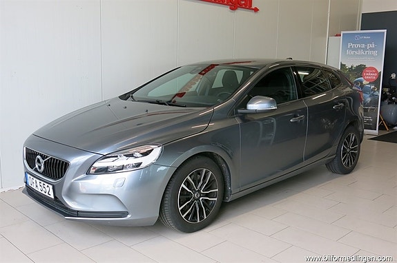 Volvo V40 3 of 5