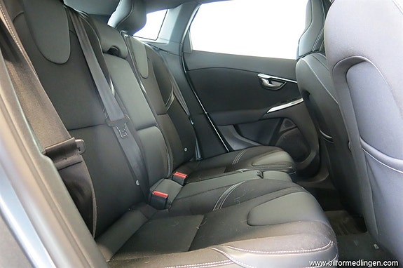 Volvo V40 9 of 12