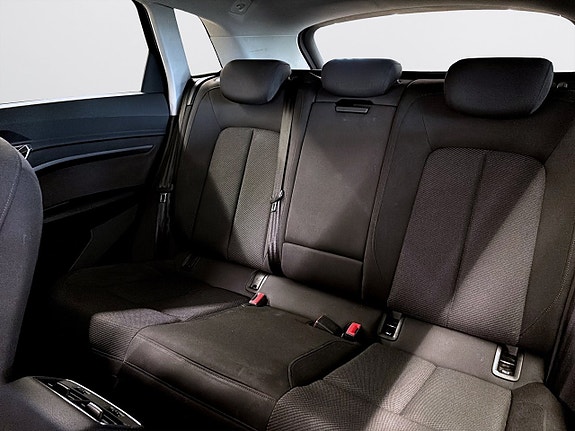 Audi e-tron 10 of 16