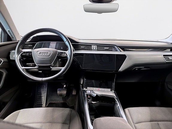 Audi e-tron 11 of 16