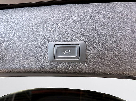Audi e-tron 16 of 16