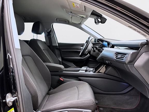 Audi e-tron 14 of 16