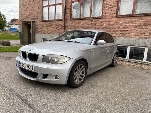 BMW 120i 2 of 10