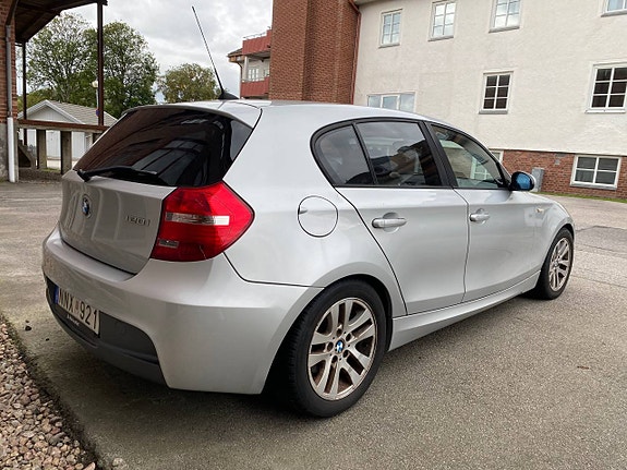 BMW 120i 4 of 10