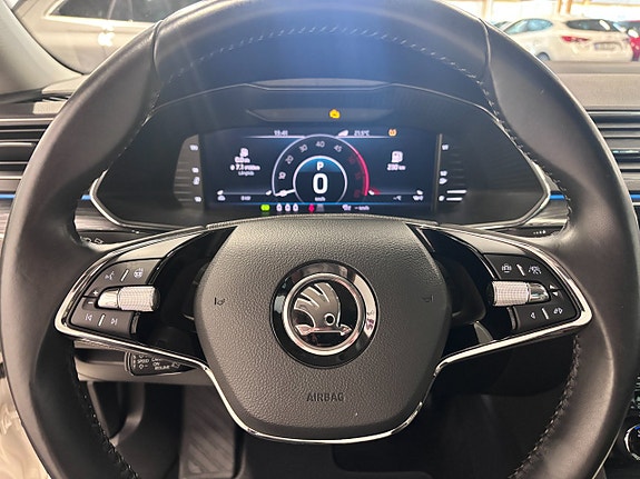 Skoda Superb 9 of 17