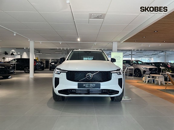 Volvo XC90 2 of 5