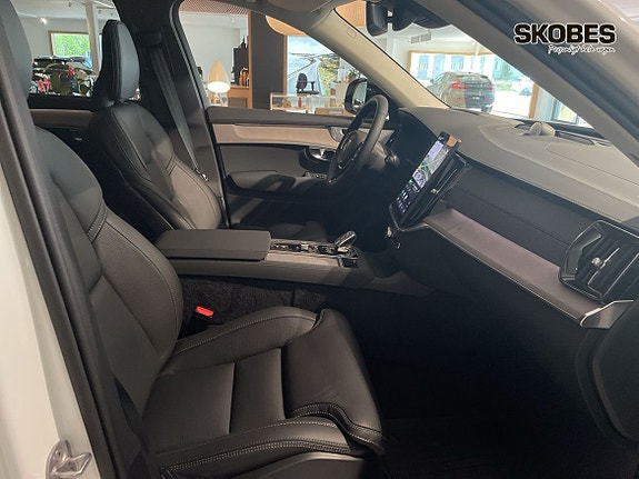 Volvo XC90 10 of 19