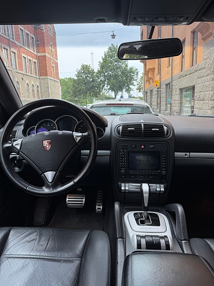 Porsche Cayenne S 5 of 5