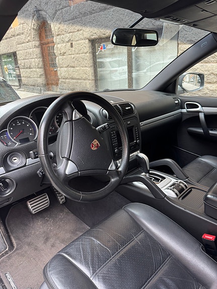 Porsche Cayenne S 4 of 5