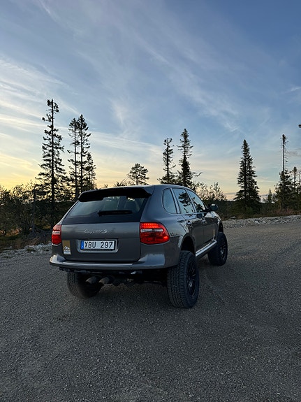Porsche Cayenne S 3 of 5
