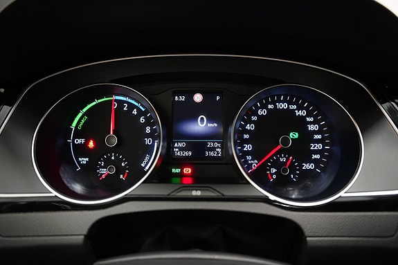 Volkswagen Passat 12 of 23