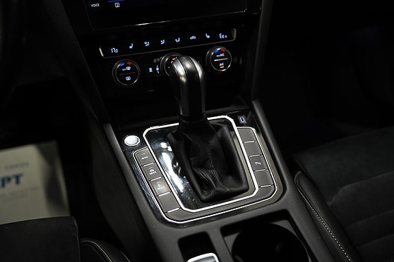 Volkswagen Passat 13 of 23
