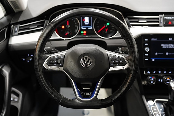 Volkswagen Passat 11 of 23
