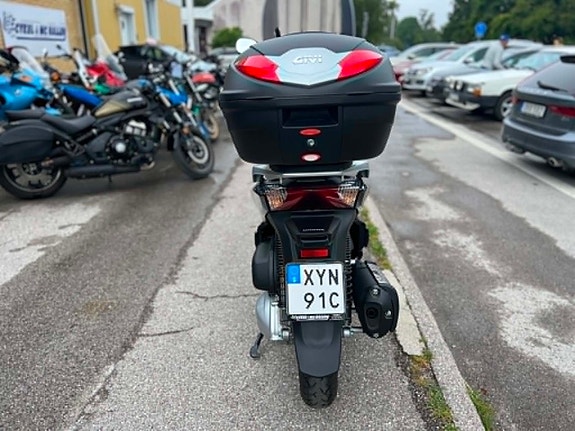 Honda SH300 4 of 4