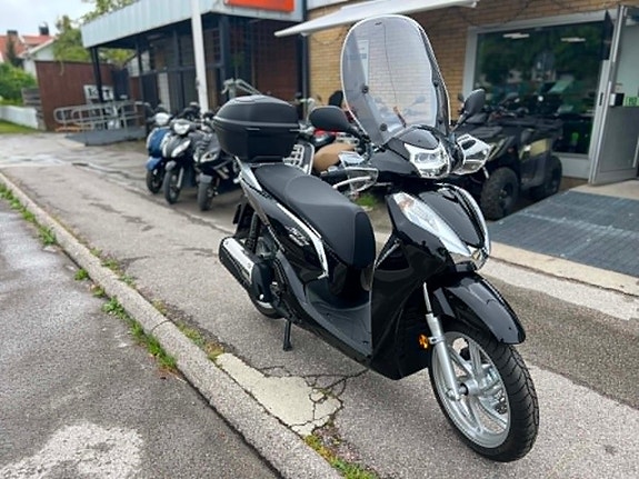 Honda SH300 2 of 4