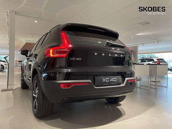 Volvo XC40 5 of 17