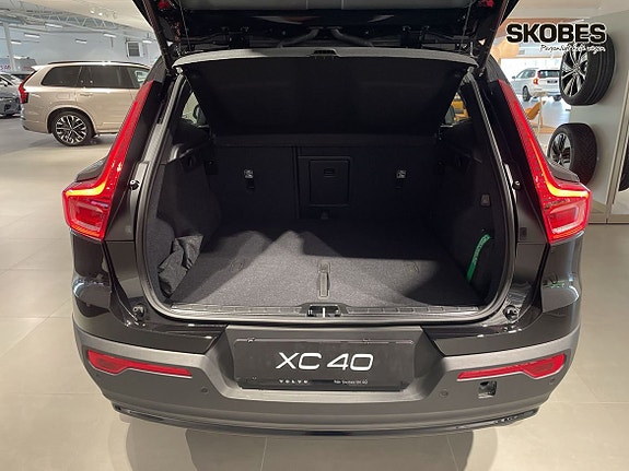 Volvo XC40 15 of 17