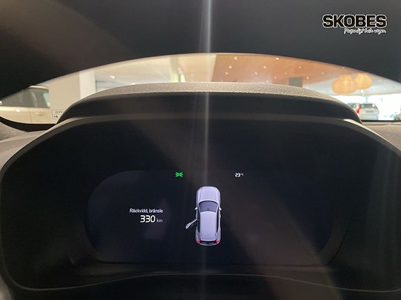 Volvo XC40 12 of 17