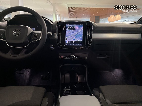 Volvo XC40 11 of 17