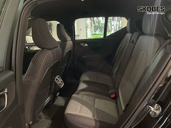 Volvo XC40 8 of 17