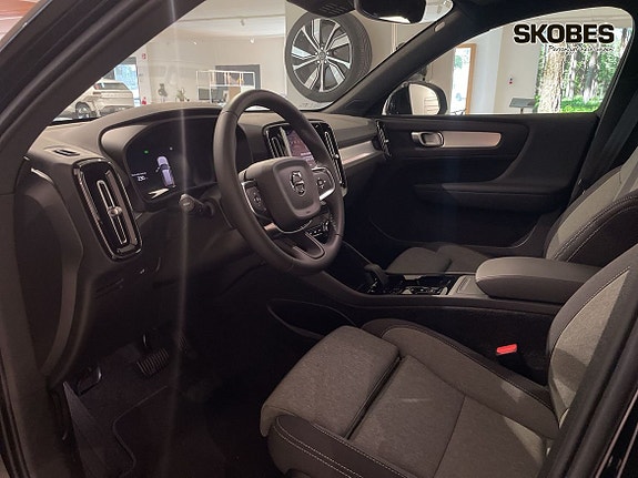 Volvo XC40 7 of 17