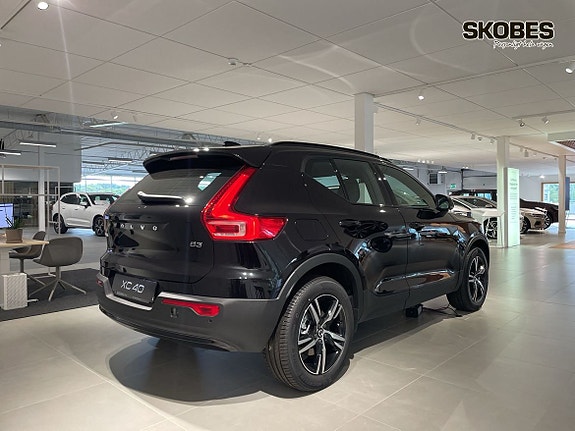 Volvo XC40 6 of 17