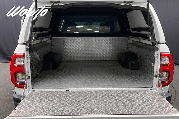 Toyota HiLux 24 of 24