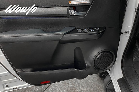 Toyota HiLux 9 of 24