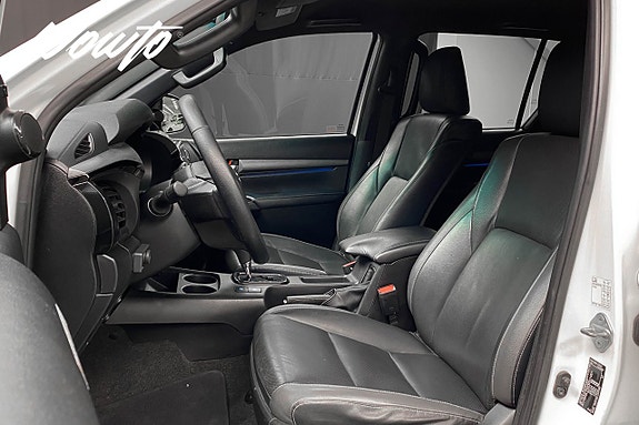 Toyota HiLux 12 of 24