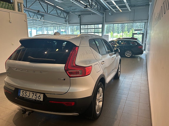 Volvo XC40 3 of 5