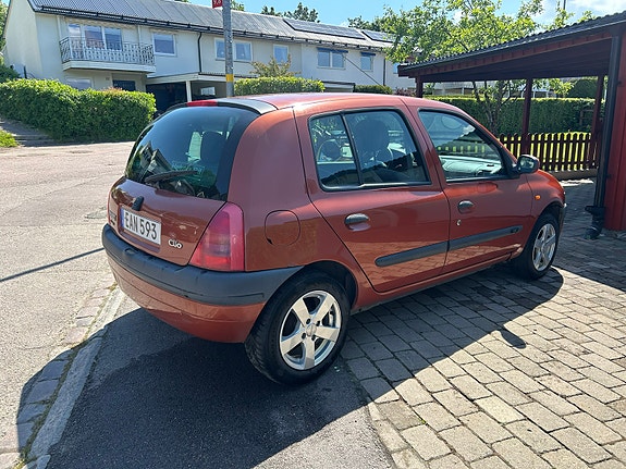 Renault Clio 2 of 5