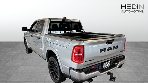 Dodge RAM 1500 10 of 13