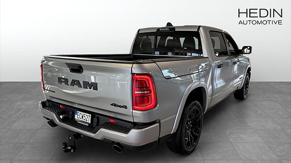 Dodge RAM 1500 2 of 5