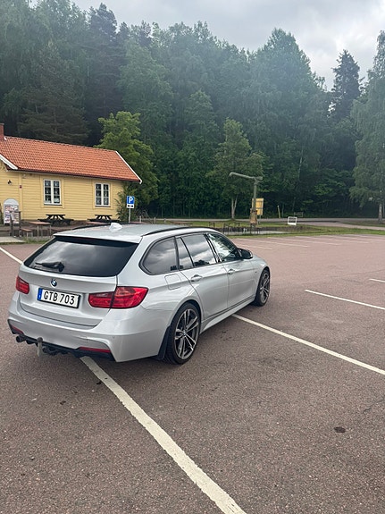 BMW 318d 4 of 5