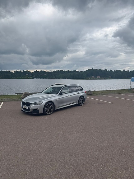 BMW 318d 2 of 5