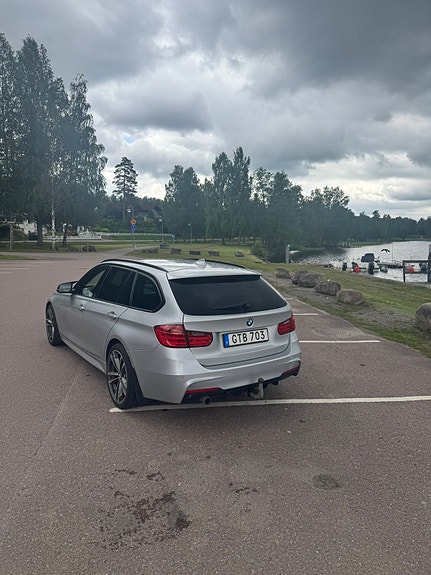 BMW 318d 3 of 5