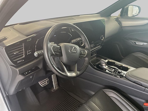 Lexus NX350h 14 of 20