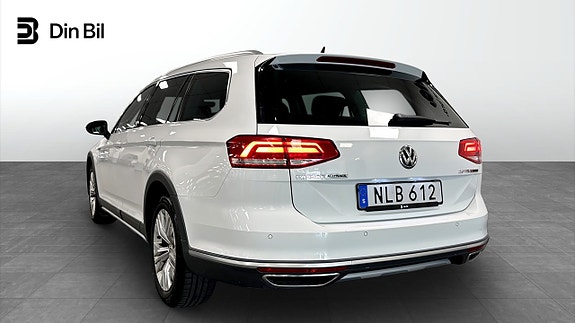 Volkswagen Passat Alltrack 3 of 5
