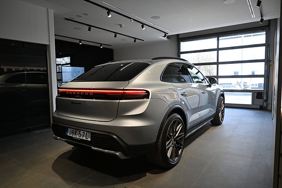 Porsche Macan 4 7 of 19