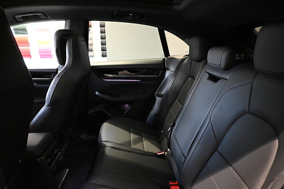 Porsche Macan 4 17 of 19
