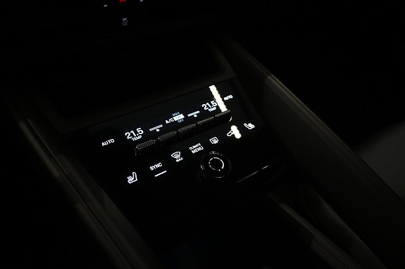 Porsche Macan 4 15 of 19