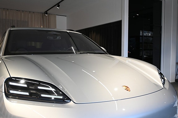 Porsche Macan 4 8 of 19