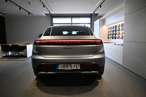 Porsche Macan 4 5 of 5