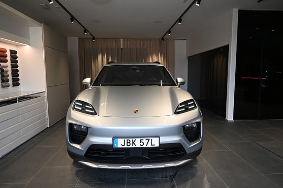 Porsche Macan 4 9 of 19