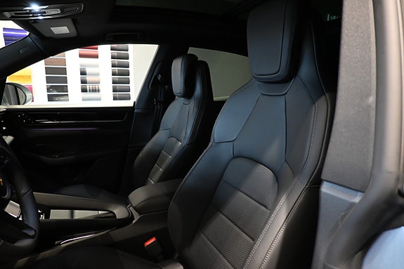 Porsche Macan 4 11 of 19